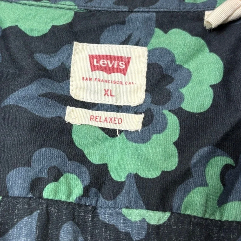 Men's Camouflage Levi's Button Up Shirt L